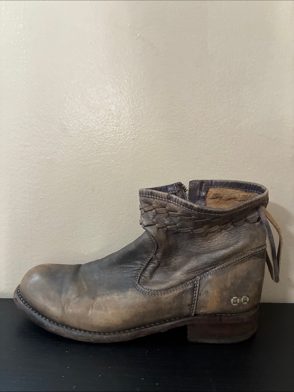 leather Bed Stu Craven ankle boot features women size 9 - Picture 3 of 9